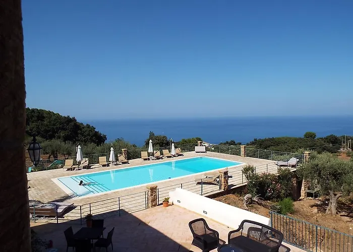 切法卢乡村旅行酒店 3* 切法卢