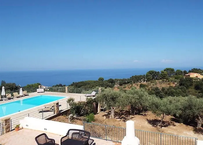 切法卢乡村旅行酒店 3* 切法卢